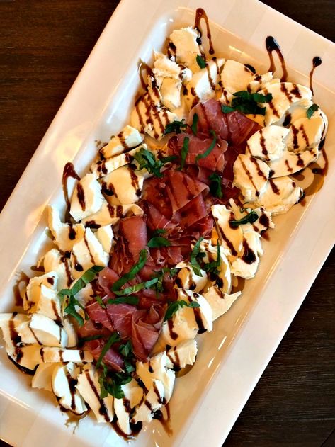 Mozzarella And Prosciutto Appetizers, Appetizers With Fresh Mozzarella, Mozzarella Prosciutto Appetizer Recipes, Prosciutto Mozzarella Appetizer, Sliced Mozzarella Appetizers, Mozzarella Appetizers Appetizer Ideas, Mozzarella Recipes Appetizers, Fresh Mozzarella Recipe Appetizers, Easiest Appetizers Ever