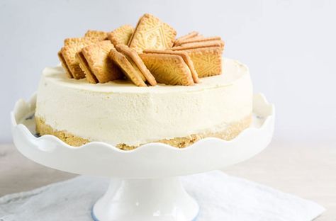 Custard Cream Cheesecake, Custard Cheesecake, Custard Recipe Easy, Cheesecake Desserts Recipes, Easy Custard, Baked Custard, Custard Cream, Cream Cheesecake, Baked Cheesecake Recipe