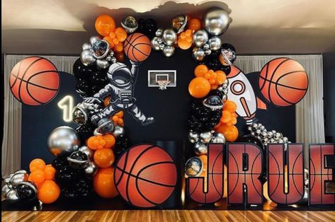 Orange Balloon Garland, Basketball Themed Birthday Party, Basketball Party Decorations, Basketball Theme Birthday, Basketball Baby Shower, Basketball Theme Party, Basketball Decorations, 2nd Birthday Party For Boys, Deco Ballon