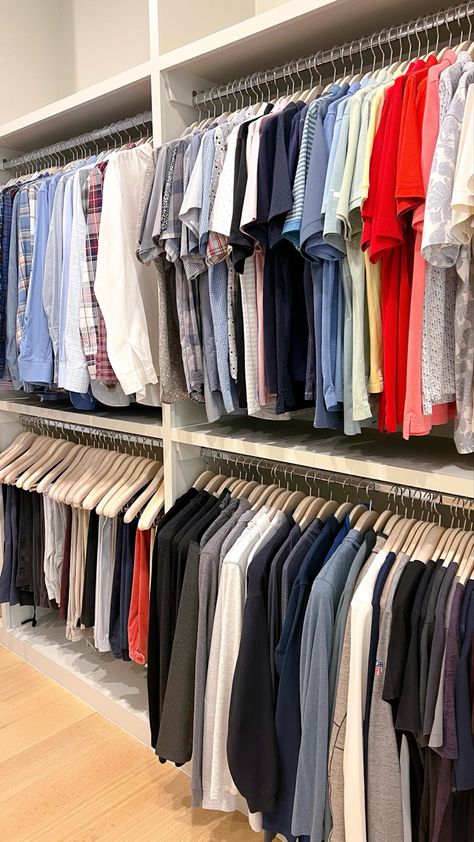 Men’s Closet Organization Ideas, Male Wardrobe Organisation, Men Closet Ideas, Dorm Bathroom Organization, Mens Closet Organization, Color Coordinated Closet, Man Closet, Rafia Bag, Mens Closet