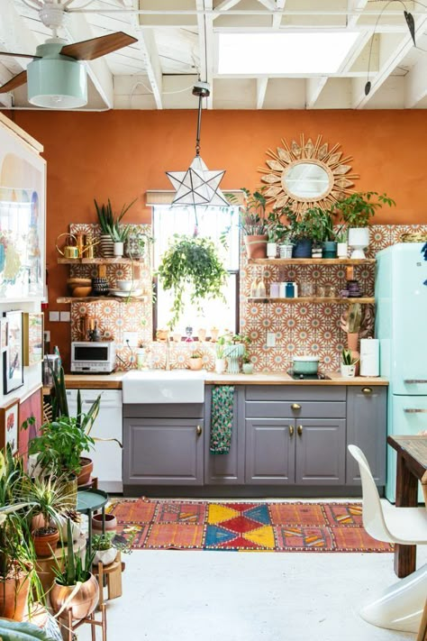 Bohemian Style Interior Design, Bohemian Style Interior, Justina Blakeney, Boho Kitchen, Kitchen Inspo, Casas De Ensueño, Cheap Home Decor, Design Kitchen, Interior Design Kitchen