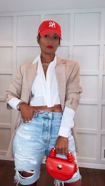 Denim Shorts And Boots Outfit Fall, Combat Boots And Shorts Outfit, Bermuda Shorts Outfit Fall, Styling Blazers Women Casual, Oversize Blazer Outfits For Women, Miami Fashion Outfits, Brazilian Style Outfits, Blazer With White Shirt, Cute Lunch Outfits