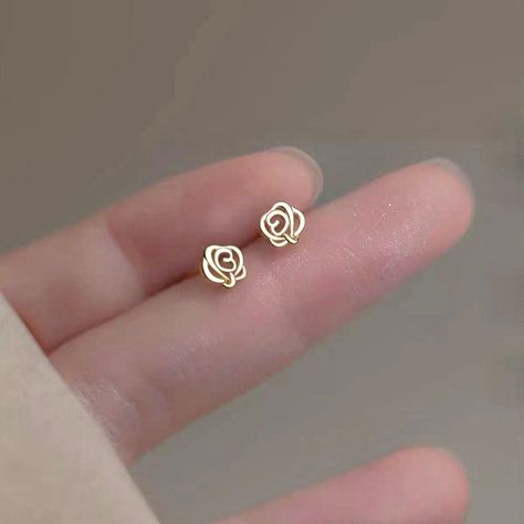 Minimal Gold Earrings Aesthetic, Simple Earing Designs Gold, Simple Ear Studs, Rose Gold Earrings Studs Unique, Simple Earing Designs, Tiny Stud Earrings Gold, Silver Studs Earrings, Gold Small Earrings Studs, Small Earrings Gold Studs