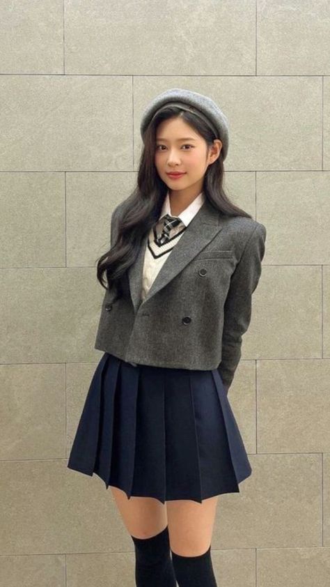 School Girlfriends Aesthetic, School Girlfriend Outfit, Korean Uniform School, Izone Minju, Outfits Highschool, School Outfits Highschool, High School Fashion, School Uniform Outfits, High School Outfits