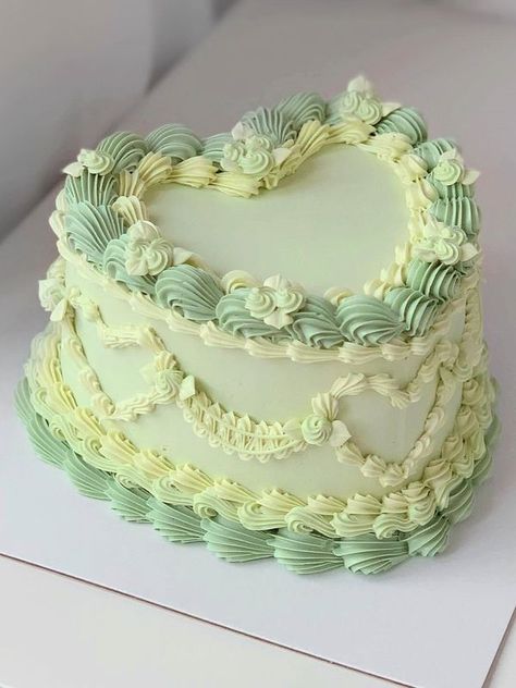 Ruffle Heart Cake, Postres Aesthetic, Cake Heart Shape, Mm Cake, Lambeth Cakes, 34 Birthday, Cake Boxes Diy, Lambeth Cake, Cake Styles