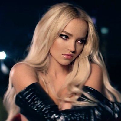 Dove Cameron on Twitter: "oh, update ! we’re moving again. so. i’m just boxing my life away. i always forget to give you guys real life updates, but. yes, moving and journaling and reading over 1m scripts , planning the new year and getting my life right" Dov Cameron, Dave Cameron, Dove Cameron Style, Disney Channel Stars, Cameron Boyce, Dove Cameron, Girl Crushes, Pretty Woman, Pretty People