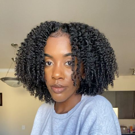 Guess Girl Hairstyles, Guess Girl Twists, Short Dreadlocks, Dreadlocks Styles, Short Dreadlocks Styles, Guess Girl, Twist Outs, Different Kinds, Black Girls Hairstyles