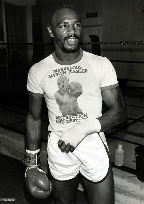 Boxing Photos, Roberto Duran, Marvin Hagler, Physique Goals, Boxer Aesthetic, Boxing Legends, Ray Leonard, Marvelous Marvin Hagler, Mike Tyson Boxing