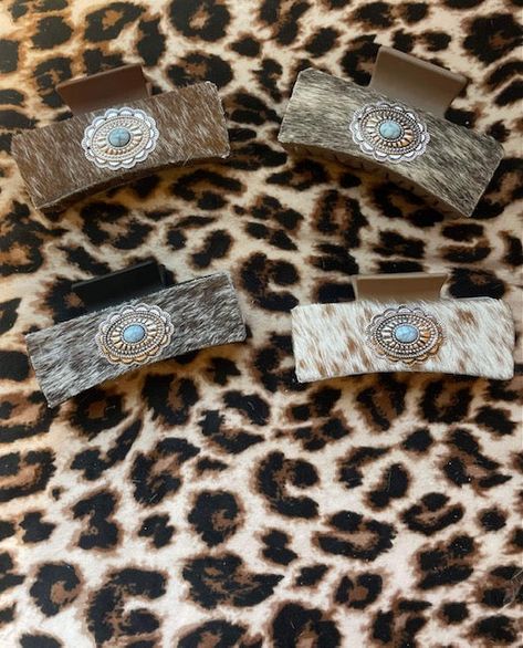 Cowhide Claw Clips, Cowhide Hair Clips, Western Hair Clip, Cowhide Crafts Diy Ideas, Cowhide Crafts Diy, Leather Claw Clip Designs, Western Claw Clips, Cowhide Projects, Cowhide Crafts