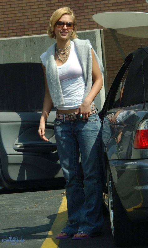 Jessica Alba Jessica Alba Outfits 2000s, Jessica Alba Style 90s, Jessica Alba 2000s Outfits, 90s Bombshell, Jessica Alba Outfit, Fancy Suits, 90s Early 2000s Fashion, Jessica Alba Style, 2000s Outfit