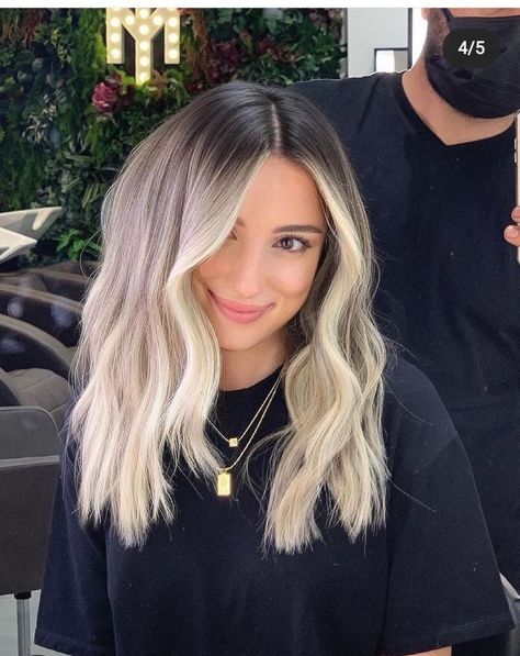 Blonde Hair Smudged Roots Money Piece, Dark Root Melt Into Blonde, Blonde Hair Ash Roots, Root Melt Money Piece Blonde, Balayage Hair White Blonde, Money Piece Hair Ash Blonde, White Blonde On Dark Hair, Rooted Ash Blonde Balayage, Dark Roots Balayage Blonde