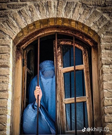 Women In Afghanistan, Kabul Aesthetic, Afghanistan Painting, Afghanistan Aesthetic, Afghan Burqa, Afghan Aesthetic, Pashtun Culture, Afghanistan Landscape, Pashtun People