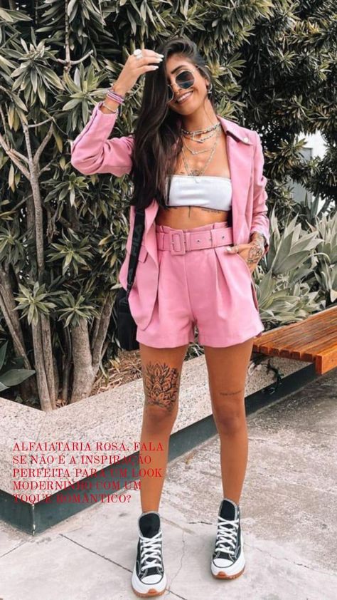 Look Short Rosa, Short Rosa, Shorts Rosa, Blazer Rosa, Look Short, Outfits Casuales, Super Cool, All Star, Fashion Models