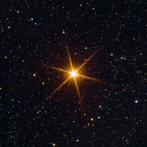 Betelgeuse Star, Red Giant, Earth Images, Planetary Science, Tilt Shift, Space Images, Space Pictures, To Infinity And Beyond, Space And Astronomy