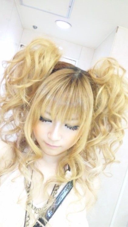 Gyaru High Ponytail, Heisei Gyaru, Danganronpa Junko Enoshima, Oc Hair Ideas, Gyaru Girl, Cute Gyaru, Japanese Gyaru, Gyaru Hair, Danganronpa Junko