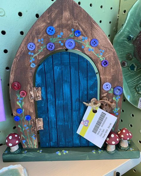 Fairy door!

#fairydoor #fairies #musrooms #artistsoninstagram #artistsofinstagram #michiganartist #michandmadehiganmakers #michigansmallbusiness #townpeddler #townpeddlercraftandantiquemall #livonia #shoplocal #shopsmall Paint Fairy, Instagram Site, Fairy Door, Small Shop, Michigan, Paint, Instagram