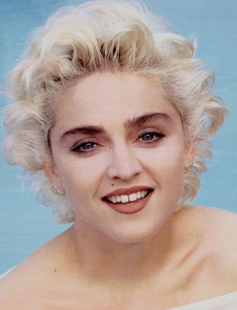 The Madonna Collection 80s Eyebrows, Madonna Pictures, Madonna 80s, Madonna Photos, Lady Madonna, Female Musicians, Rock N’roll, Pop Singers, Music Icon