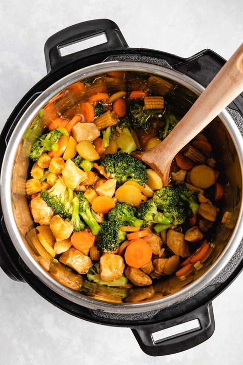 This veggie-packed Instant Pot Chicken Stir Fry is quick and easy with a delicious homemade sauce. Perfect for meal prep and busy weeknights! Instant Pot Chicken Stir Fry, Stir Fry Recipes Chicken, Kitchen Toys, Mexican Foods, Instant Pot Recipes Chicken, Veggie Stir Fry, Instant Pot Dinner Recipes, Easy Instant Pot Recipes, Chicken Stir Fry