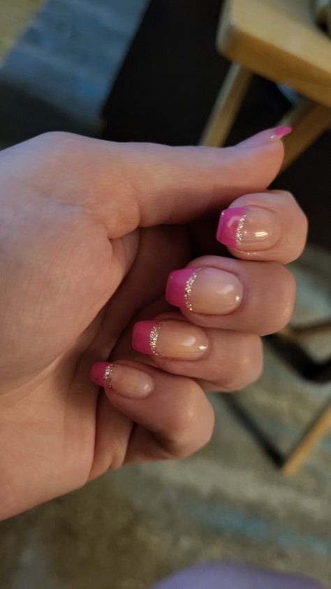 Pink French With Glitter Line, Prom Nails For Magenta Dress, Pink French Tip With Silver Line, Pink French Tip With Gold Line, Magenta Nails French Tips, Gold And Hot Pink Nails, French Tip With Glitter Nails, Pink And Gold French Tip Nails, Hot Pink Homecoming Nails