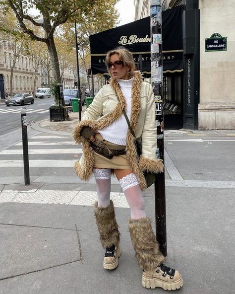 Winter Outfits Fluffy, Shaggy Fur Coat Outfit, White Fluffy Outfit Y2k, White Fluffy Winter Outfit, Fluffy Boots Outfits Y2k, Fluffy Boots Outfits, Fluffy Outfits, Neutral Grunge, Big Fur Coat