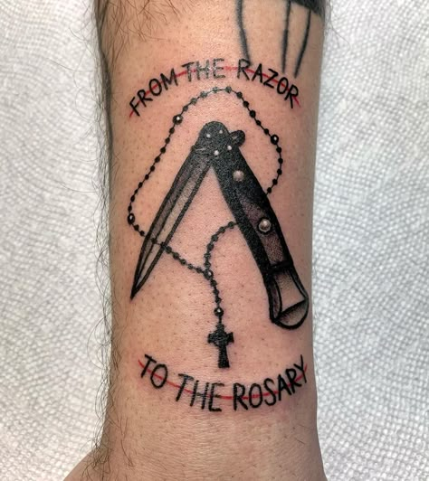 𝕵𝖎𝖑𝖑𝖎𝖆𝖓 𝕾𝖆𝖓𝖙𝖔𝖘 on Instagram: “one of my favourite MCR songs🩸thanks @rey_ayanami_ for getting this flash!! again always hmu for band related pieces 👋 •…” Mcr Tattoo Ideas, Ptv Tattoo, Fall Out Boy Tattoo, Pierce The Veil Tattoos, Mcr Tattoo, Mcr Songs, Bullet Tattoo, Music Sleeve, Emo Tattoos