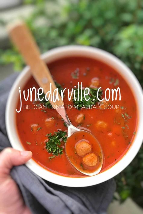 Here's another Belgian classic: 'tomatensoep met ballekes' or traditional tomato meatball soup... My favorite soup when I was a child! How To Make Fries, Bisque Soup Recipes, Lobster Bisque Soup, Valentines Food Dinner, Meatball Soup Recipes, Belgian Food, Easter Dinner Recipes, Meatball Soup, Easy Soups