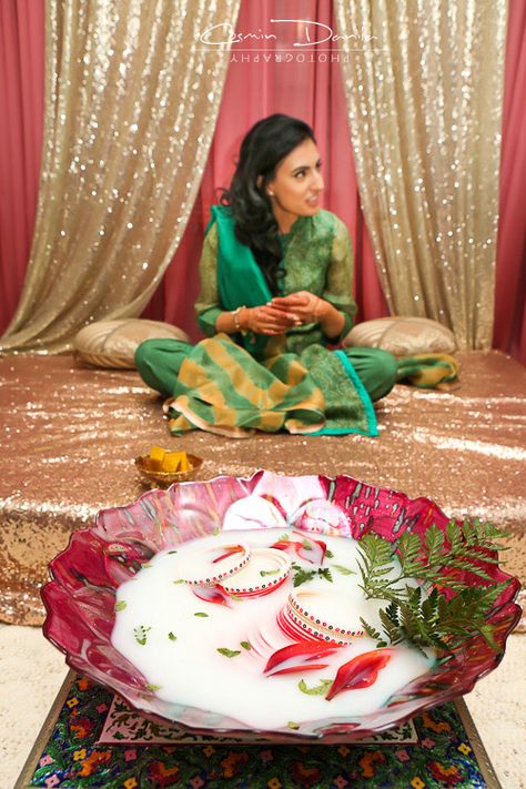 Choora Ceremony Decor, Chooda Ceremony, Punjabi Wedding Decor, Choora Ceremony, Lots Of Presents, Haldi Ceremony Decorations, Bangle Ceremony, South Wedding, Hindu Weddings