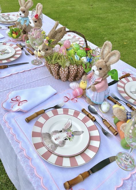 Easter Lunch Decor, Easter Brunch Tablescape, Easter Centerpieces Diy, Centerpieces Diy, Easter Party Decor, Easter Centerpieces, Easter Table Decorations, Easter Brunch, Diy Easter