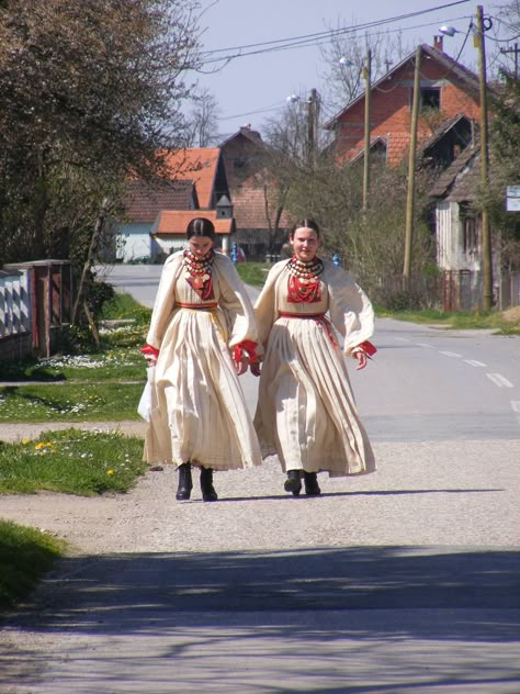 Croatian Folklore, Croatian Culture, Croatian Style, Slavic Culture, Travel Croatia, Costumes Around The World, Europe Outfits, Western Culture, Eastern European