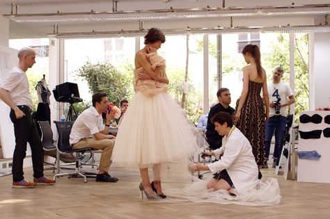 Perfection of tulle I Movie, Fashion Documentaries, Fashion Films, Dior And I, French Fashion Designers, Dior Couture, Film Review, Raf Simons, Lovely Clothes