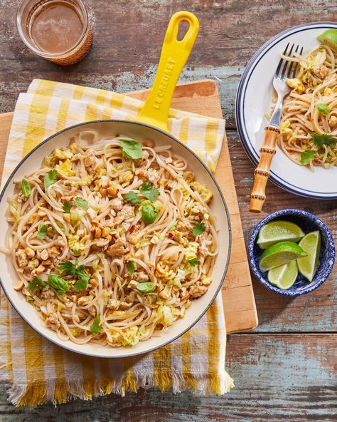 Macroni Salad, Affordable Dinner Recipes, Dinner Ideas For Families, Ground Chicken Tacos, Cheap Dinner Ideas, Chicken Pad Thai, Foil Pack Meals, Pad Thai Recipe, Chicken Recipies