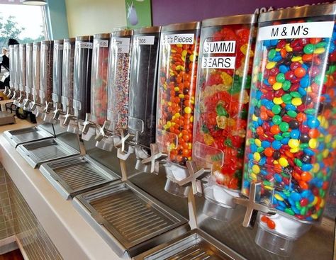 Bulk candy dispensers look great filled with bright colors! Creamy Frozen Yogurt, Frozen Yogurt Store, Candy Shop Design, Candy Shop Ideas, Candy Store Display, Snack Dispenser, Food Dispensers, Pink Cafe, Frozen Yogurt Shop