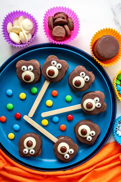 How to Make Teddy Bear Cookie Treats - The Super Mom Life Smores Ideas, Make Teddy Bear, Teddy Bear Cookies, Oreo Biscuits, Horse Cookies, Bear Recipes, Bear Hunt, Candy Eyeballs, Teddy Bear Party