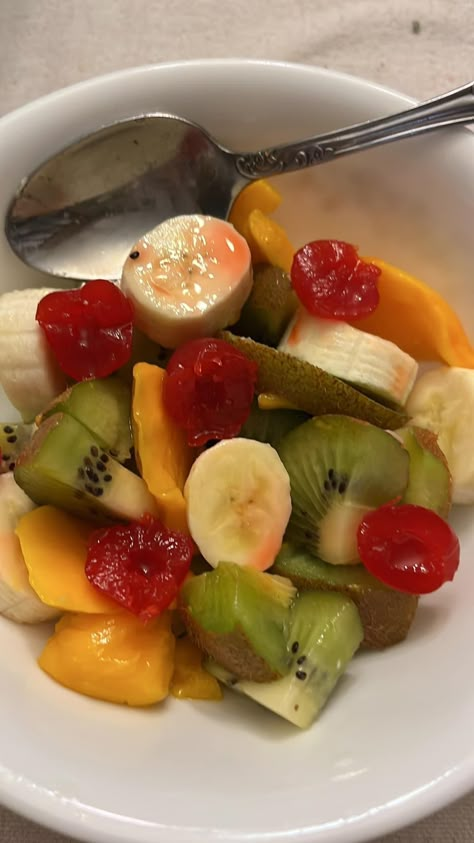 Tropical Fruit salad Fruit Salad Aesthetic, Fruits Aesthetic, Weight Watchers Salad, Fruit Pictures, Fruits Salad, Heath Food, Cherries Salad, Super Healthy Smoothies, Tropical Fruit Salad