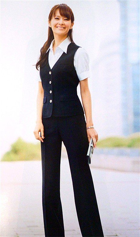 Cute Hostess Outfit Restaurant, Hostess Outfit, Bartender Outfit, Waitress Outfit, Best Casual Dresses, Professional Outfits Women, Office Outfits Women, Interview Outfit, Professional Outfits