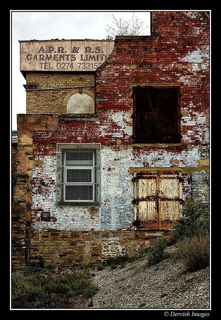 Abandoned Building Painting, Decayed Buildings, Urban Decay Photography, Environment Photography, Derelict Places, Old Abandoned Buildings, Derelict Buildings, Painted Bags, A Level Art