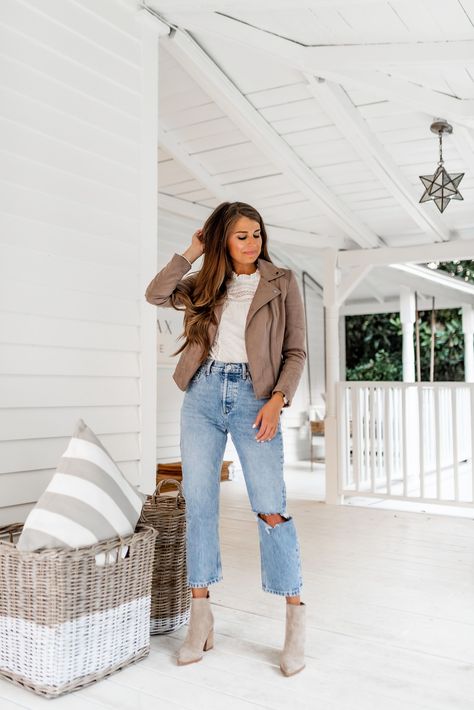 Mom Jeans, Ankle boots, how to style mom jeans, suede jacket, fall fashion Minnesota Fall, Mom Jeans Outfit Winter, Mom Outfits Fall, Looks Jeans, Jeans Outfit Fall, Mom Jeans Outfit, Autumn Wardrobe, Outfit Jeans, Jeans Outfit