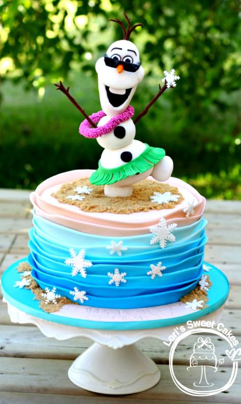 Olaf In Summer Cake ( Olaf is made of Rice Krispie Treats’s and fondant. The ombre waves were inspired by a Royal Bakery. Torte Frozen, Summer Birthday Cake, Olaf Summer, Bd Cake, Olaf Birthday, Torte Creative, Olaf Cake, Bolo Frozen, Frozen Bday Party