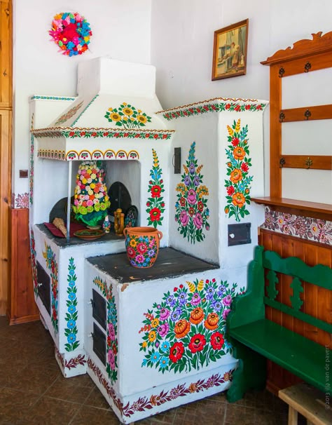 Estilo Kitsch, Polish Folk Art, Polish Folk, Mexican Home Decor, Mexican Home, Mexican Decor, Traditional Clothes, Folk Art Painting, 인테리어 디자인