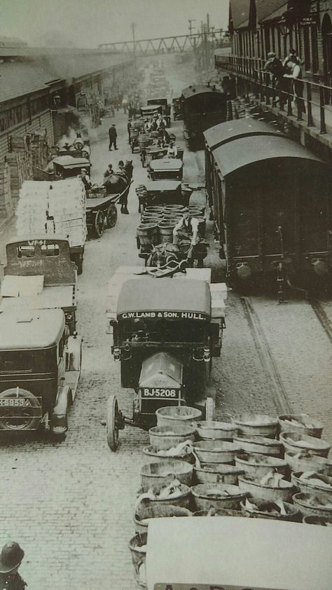 St.Andrew's Dock. Hull. 1930's. Hull Docks, Environment References, Hull England, Scenery Ideas, Kingston Upon Hull, Photo Portraits, Old Lorries, Hull City, Model Railways