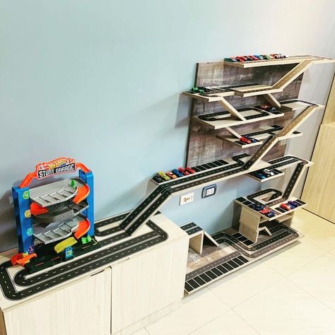 Hot Wheels Tracks On Wall, Hot Wheels Play Area, Hot Wheels Track On Wall, Hot Wheels City Ideas, Hot Wheel Tracks Ideas, Hot Wheels Parking Garage, Hot Wheels Bedroom Ideas Boys, Hotwheels Track Ideas, Hot Wheels Track Storage Ideas