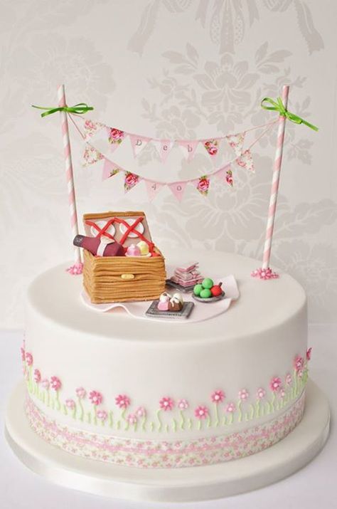 Picnic Cakes, Cake Shop Design, Bday Picnic, French Fancies, Picnic Cake, Strawberry Shortcake Party, Cake Bunting, Picnic Theme, Amazing Wedding Cakes