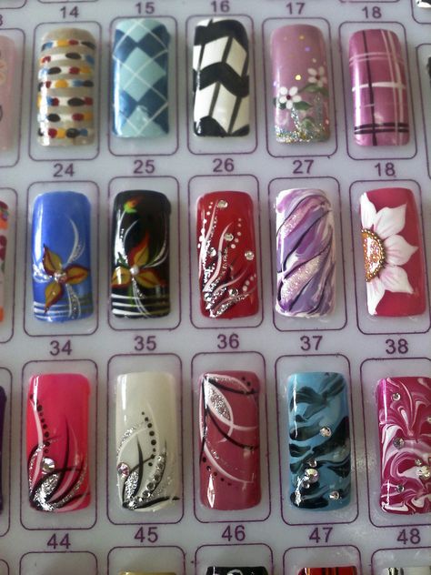 2000s Nail Salon Nails, Square 90s Nails, 2000 Nail Art Designs, Early 2000s Nail Art, Nail Designs 2000s, Old School Nail Designs 90s, Y2k Gel Nails, 2000s Acrylic Nails, Old School Nails