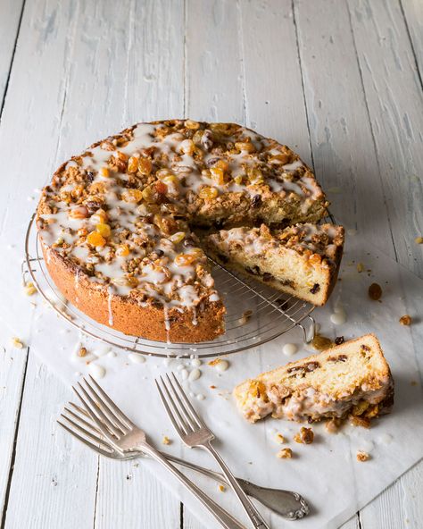 If you like your coffee cake with a little kick, try this rum-soaked raisin-studded treat. Raisins Desserts, Rum Glaze Recipe, Cake With Raisins, Rum And Raisin Cake, Raisin Cake, Raisin Recipes, Spring Baking, Rum Raisin, Rum Cake