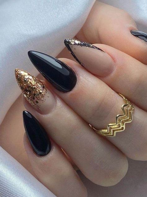 Black New Year Nail Designs, Red And Gold New Years Nails, New Years Nail Designs Black And Gold, New Year Nails Design 2024 Black, New Years Black Nails, New Years Nail Designs Black, New Years Nails 2024 Trends, New Year Nails Design 2024 Short, New Year Nails Design 2024