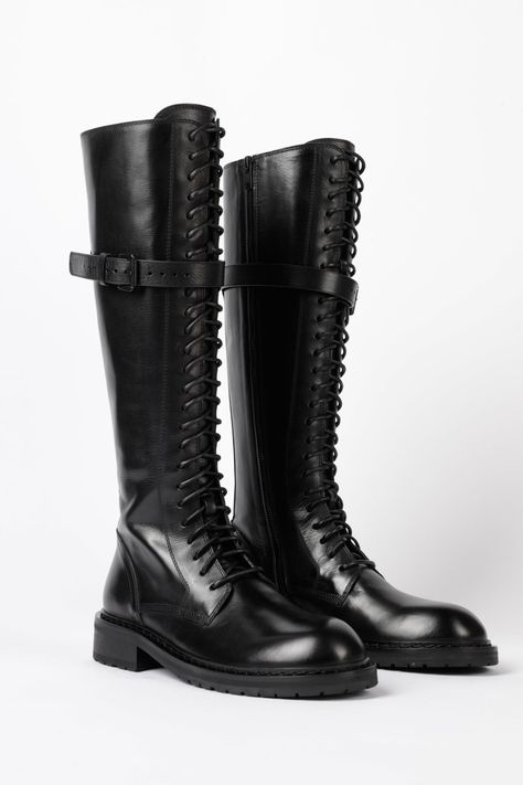 Mens Heeled Boots, Mens High Boots, Ann Demeulemeester Boots, Knee Boots Flat, Men High Heels, Black Boots Men, Men In Heels, High Leather Boots, Leather Lace Up Boots