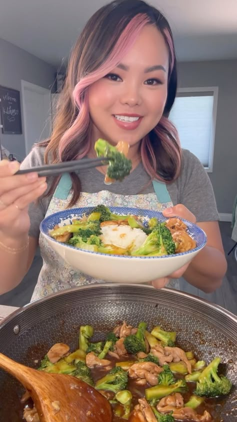 Stephanie | Easy recipes 🔪 (@stephvnietea) • Instagram photos and videos Stephvnietea Recipes, Yummy Asian Food, Healthy Rice Recipes, Chicken Thights Recipes, Homemade Chinese Food, Chinese Cooking Recipes, Asian Soup, Asian Inspired Recipes, Chicken Main Dishes