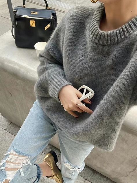 Fall 2023 Fashion Trends, Fall 2023 Fashion, Wool Products, Loose Fit Sweater, Oversize Pullover, 2023 Fashion Trends, Thick Sweater, Cashmere Sweater Women, Mary Jane Shoes Womens