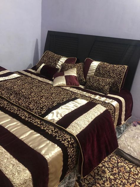 Bedsheet
Bed spread Wedding Bed Sheet Set, Coverlet Bedding Ideas, Pakistani Bedroom, Blue Bedding Ideas, Sewing Pillows Ideas, Bedsheets Designs, Engagement Mehndi, Wedding Bed, Designer Bed Sheets