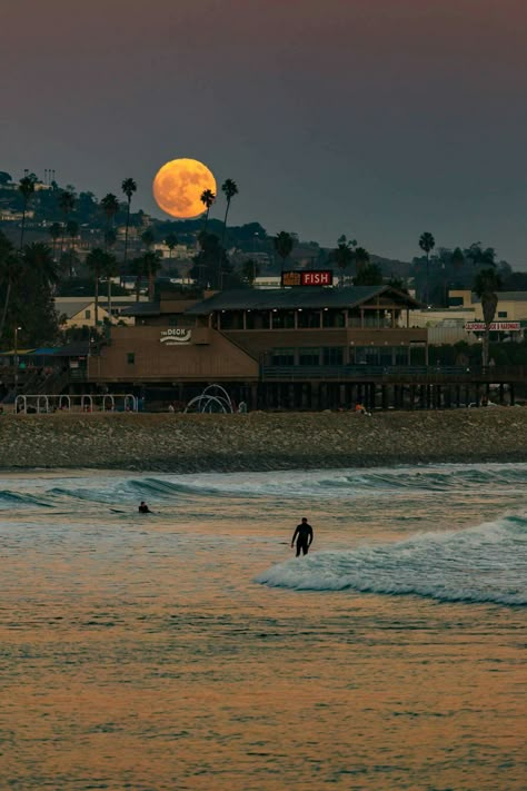 The super moon in Ventura, California. 2016 Los Angeles Aesthetic, Ventura California, Cali Life, Moving To California, Ventura County, Rv Parts, Super Moon, California Dreamin', California Love